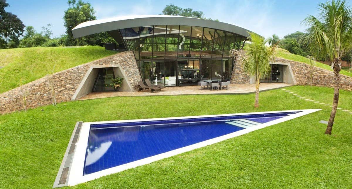 35 ideas de diseño con césped en piscinas, patios y jardines - Zulueta  Corporación